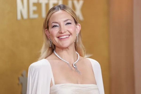 Кейт Хадсон розкритикували за те, що вона «не така вже й багата» на червоній доріжці з фільму «Непо, бебі» 9