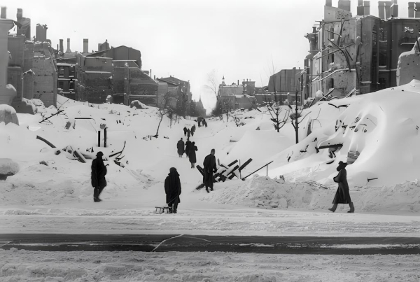 Зима 1941-42 років у зруйнованому Києві. Фото: apostrophe.ua