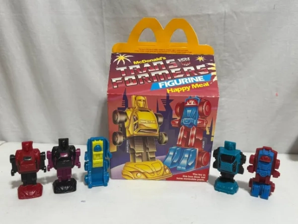 Іграшки з Хеппі Міл з Макдональдса, які тепер можуть коштувати цілий статок. Трансформери (1985). Фото: Трансформери Артефакти (група). Джерело: https://www.facebook.com/photo/?fbid=2799321890273808&set=pcb.1793850634494682