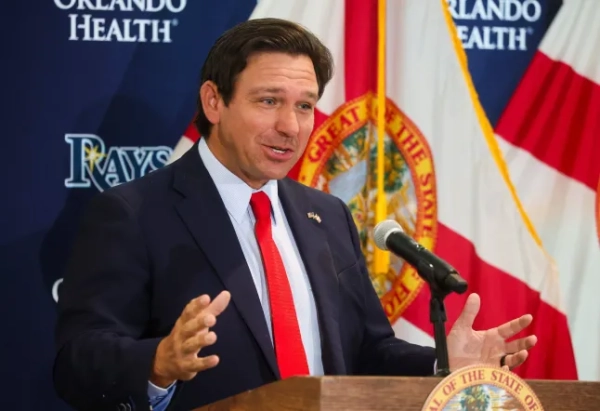 Обов'язкове джерело: Фото Дірка Шадда/TNS через ZUMA Press Wire/Shutterstock (16508418a) Губернатор Флориди Рон ДеСантіс звертається до ЗМІ та місцевих чиновників під час прес-конференції в Тампі у вівторок, 3 лютого 2026 року. ДеСантіс обговорив, яку роль може відігравати штат у плані команди Tampa Bay Rays щодо будівництва стадіону в кампусі Дейл Мабрі коледжу Гіллсборо, та пояснив, чому, на його думку, бейсбол має місце в Тампі-Бей. Спортивні новини, Тампа, Флорида, США - 3 лютого 2026 року