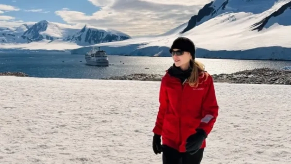 Ніколь Кідман бере з собою дочок-двійників у подорож на тлі чуток про те, що Кіт Урбан «рухався далі» 10