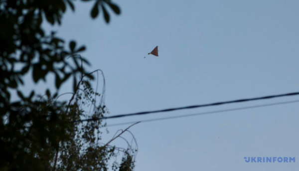 Росія атакувала Київ дронами та ракетами - у трьох районах впали уламки