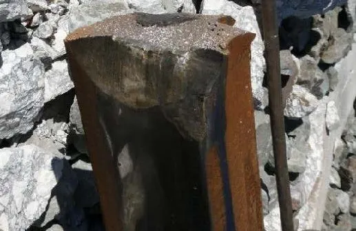 20 січня місце, де почав сходити з рейок поїзд Iryo, було повторно оглянуто. Було зроблено графічний запис ділянки, де відбувся зрив рейки, що відповідає зварному шву між двома секціями рейок. Вранці було визначено зразки рейок для розрізання та аналізу в лабораторії: - Секції, що відповідають ділянці зриву, з обох боків від неї (по одному метру рейки з кожного боку). - Фрагмент довжиною близько 40 см, відокремлений від ділянки зриву. - Зразки рейок з ділянок, що не постраждали від зриву, з обох боків (один метр завдовжки для кожного зразка). - Секція рейки з іншої рейки колії, включаючи зварний шов, паралельний зриву, по одному метру рейки з кожного боку.