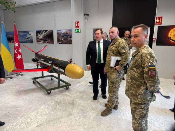 Паліса розглянув з іспанськими чиновниками та фірмами розширення партнерства у військово-промисловій галузі. 4