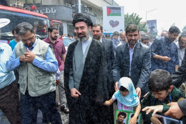 ФОТО З АРХІВУ: Новий верховний лідер Ірану Моджтаба Хаменеї, другий син покійного Верховного лідера Ірану аятоли Алі Хаменеї, відвідує мітинг у Тегерані, Іран, 1 липня 2016 року. Пейман Яздані/ISNA/WANA (Інформаційне агентство Західної Азії) через REUTERS. УВАГА РЕДАКТОРІВ - ЦЕ ФОТО НАДАНО ТРЕТЬОЮ СТОРОНОЮ // Архівне фото