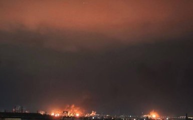 В РФ палають два хімзаводи внаслідок удару безпілотників — відеокадри 2