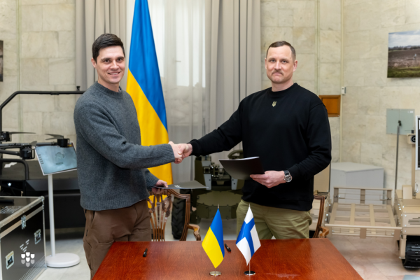 Укладено партнерські угоди між чотирма вітчизняними оборонними компаніями та іноземними виробниками зброї на суму 800 мільйонів євро. 9