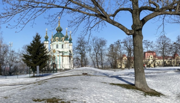Холодніший за норму: у Києві температура в лютому була від -20°до +6°