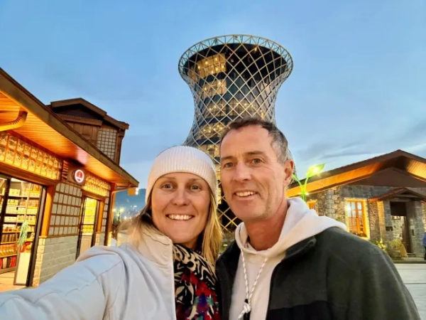 ЗАБОРОНЕНО ДО 16:00 ЧЕТВЕР, 28 СЕРПНЯ Без дати Фотографія Ліндсі та Крейга Форманів, роздатковий матеріал для родини. Родина британської пари, затриманої в Ірані, запросила термінову зустріч з міністром закордонних справ після того, як пару «раптово доставили» до зали суду в столиці країни. Пару взяли під варту в січні під час навколосвітньої подорожі на мотоциклах, а пізніше їм було пред'явлено звинувачення у шпигунстві. Подружжя зі Східного Сассексу заперечує звинувачення. Дата випуску: четвер, 28 серпня 2025 року. Фото PA. Авторство фотографії має бути зазначено: Family handout/PA Wire ПРИМІТКА ДЛЯ РЕДАКТОРІВ: Це фото з роздаткового матеріалу може використовуватися лише для редакційних репортажів для сучасної ілюстрації подій, речей або людей на зображенні або фактів, згаданих у підписі. Повторне використання зображення може вимагати додаткового дозволу від власника авторських прав.