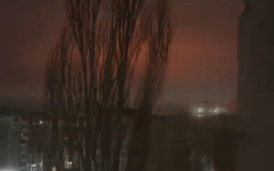 Росіяни в Саратові й Енгельсі заявили про масштабний наліт безпілотників — відео 2