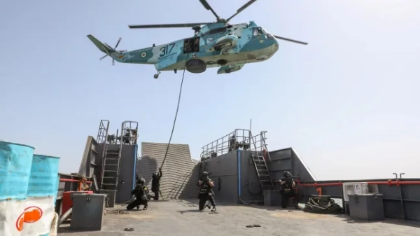 Військовослужбовці іранської армії відвідують спільні навчання ВМС Ірану та Росії на півдні Ірану, на цьому роздатковому зображенні, отриманому 19 лютого 2026 року. Іранська армія/WANA (Інформаційне агентство Західної Азії)/Роздатковий матеріал через REUTERS. УВАГА РЕДАКТОРІВ - ЦЕ ЗОБРАЖЕННЯ БУЛО НАДАНО ТРЕТЬОЮ СТОРОНОЮ.