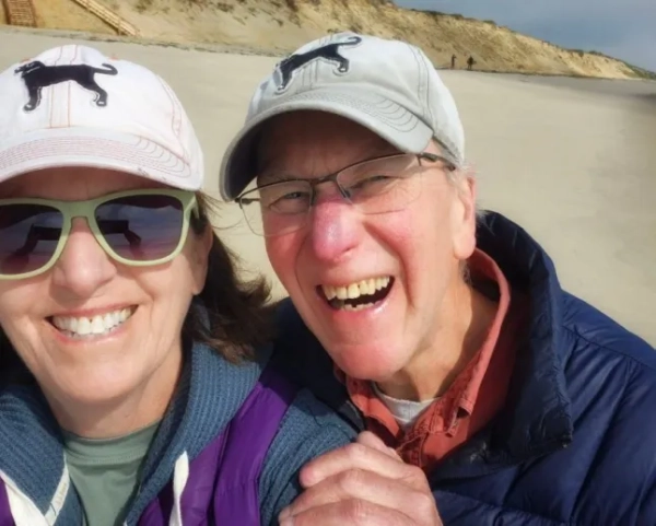 Кіт та Джеррі Буше та їхній собака https://www.facebook.com/kit.boucher