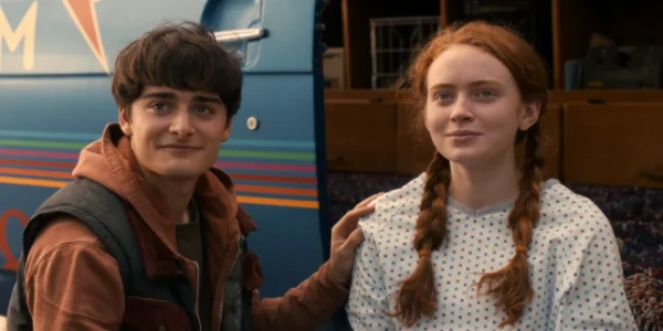 Дивні речі: 5 сезон. (Зліва направо) Ноа Шнапп у ролі Вілла Байєрса та Седі Сінк у ролі Макса Мейфілда у серіалі «Дивні речі: 5 сезон». Cr. НАДАНО NETFLIX ?? 2025