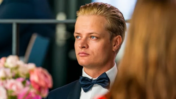 Маріус Борг Хойбі у смокінгу