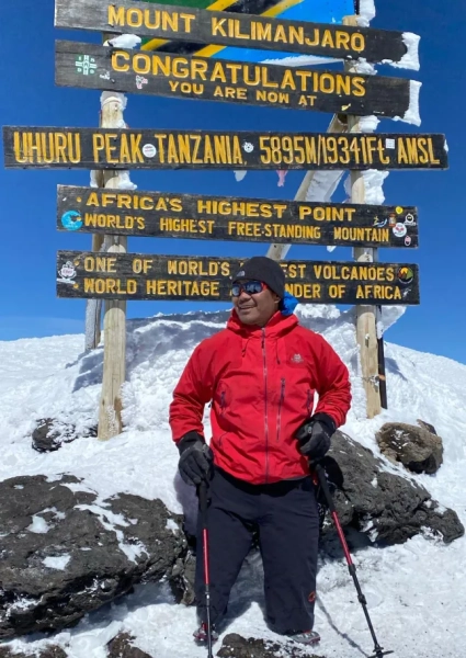 Неймовірна подорож подвійного ампутанта до сходження на найвищі вершини кожного континенту 23 Неймовірна подорож подвійного ампутанта до сходження на найвищі вершини кожного континенту 21