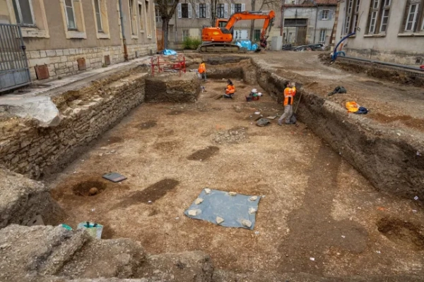 Таємниця 13 скелетів, знайдених у стародавніх могилах, – та їхня жахлива загибель 8