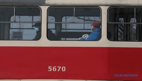 На лівому березі Києва відновлюють роботу електротранспорту