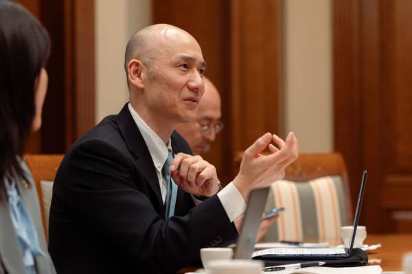 Україна очікує на посилену фінансову допомогу з Японії. 8