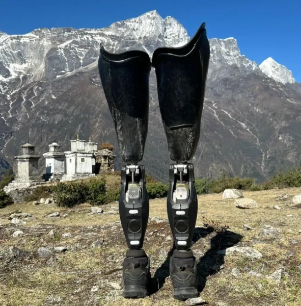 Неймовірна подорож подвійного ампутанта до сходження на найвищі вершини кожного континенту 31 Неймовірна подорож подвійного ампутанта до сходження на найвищі вершини кожного континенту 29