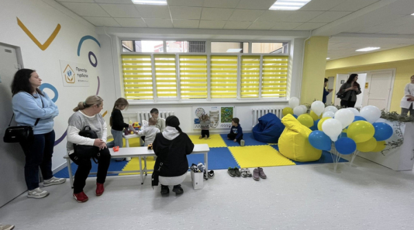 У Київській поліклініці запрацював "Куточок піклування" для матусь і татусів з малюками до 4 років 8