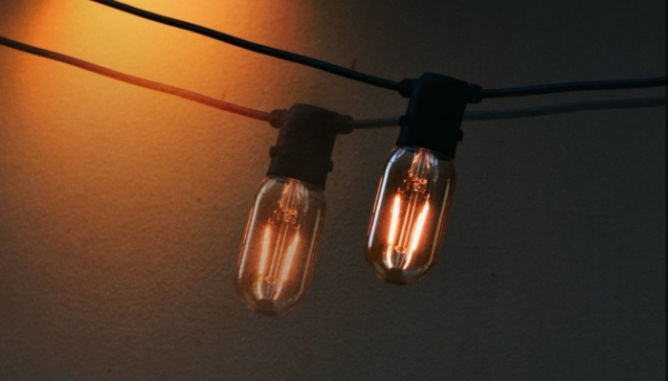 Київ переходить на тимчасові графіки відключення світла - ДТЕК