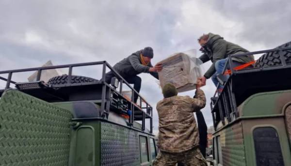 Чеська ініціатива "Пам'ять народу" відправляє в Україну більше 350 генераторів і медтехніки 4