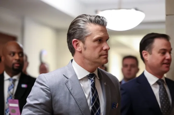 Американські солдати заявили, що конфлікт в Ірані – це «Божий план спровокувати Армагеддон» 7 Міністр оборони США Піт Хегсет гуляє в день секретних брифінгів для Сенату та Палати представників США щодо ситуації в Ірані на Капітолійському пагорбі у Вашингтоні, округ Колумбія, США, 3 березня 2026 року. REUTERS/Kylie Cooper