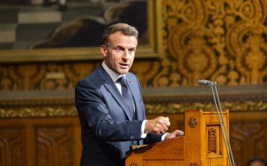 Це не вистава. Макрон відповів Трампу на зауваження щодо НАТО. 3