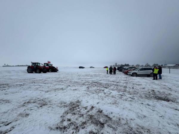 Акція протесту біля пункту пропуску "Долгобичув": приблизно три десятки польських аграріїв, блокування руху не було. 9
