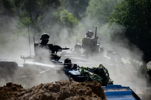 Німеччина готується до можливого нападу Росії протягом наступних двох років 6 Люди відвідують «День Бундесверу» – щорічний захід, коли Збройні сили Німеччини проводять дні відкритих дверей для громадськості, у казармах Толленсе в Нойбранденбурзі, Німеччина, 28 червня 2025 року. (Фото Еммануеле Контіні/NurPhoto via Getty Images)