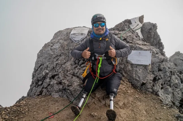 Неймовірна подорож подвійного ампутанта до сходження на найвищі вершини кожного континенту 21 Неймовірна подорож подвійного ампутанта до сходження на найвищі вершини кожного континенту 19