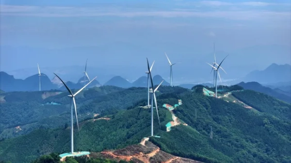 Перевірка фактів щодо Дональда Трампа: усі заяви, які він зробив під час своєї промови в Давосі 9 Обов'язкове посилання: Фото Costfoto/NurPhoto/Shutterstock (15344121j) Вітрова електростанція в місті Лючжоу, Гуансі, Китай, 4 червня 2025 року. Вітрова та сонячна енергія перевершують теплову енергію в Китаї, Лючжоу - 04 червня 2025 року