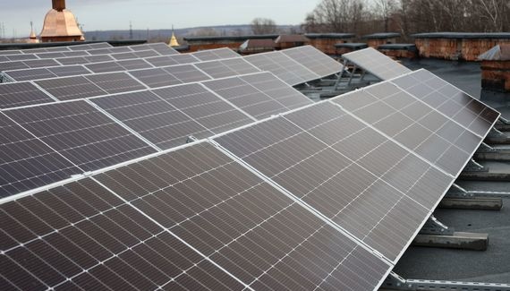 Генератори, батареї та сонячні колектори: наявні державні ініціативи допомоги для об'єднань співвласників і приватних помешкань. 2