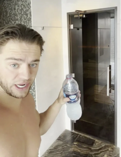 Мітчелл Армстронг