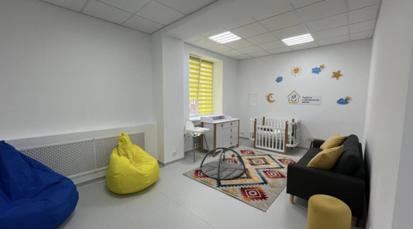У Київській поліклініці запрацював "Куточок піклування" для матусь і татусів з малюками до 4 років 7