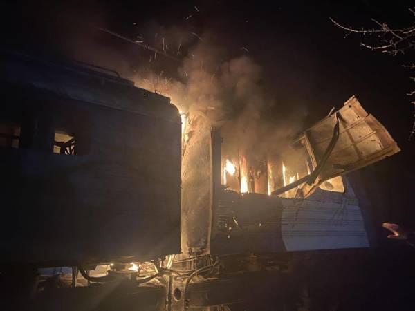 Нічний удар росіян пошкодив залізничну інфраструктуру: двоє поранених серед персоналу. 6