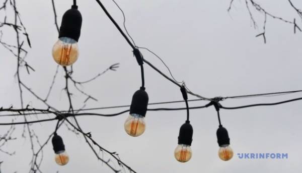 Укренерго: Через шквальний вогонь та погану погоду знеструмлено 15 регіонів. 2