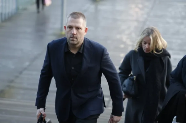 Шеф-кухар Нік Бріл прибуває на слухання справи щодо нещасного випадку в ресторані The Jane до кримінального суду Антверпена в понеділок, 22 грудня 2025 року.