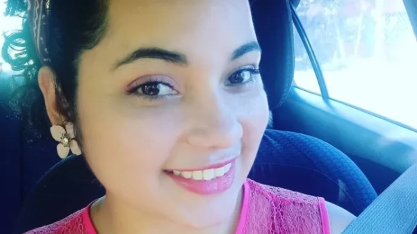 Хелен Массіелл Гарай Санчес посміхається в машині (Фото: Facebook)