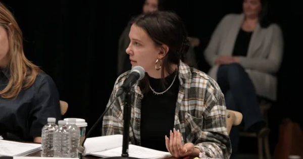 ОСТАННЯ ПРИГОДА: СТВОРЕННЯ ДЖОНЕЙ ДІЙ 5. Міллі Боббі Браун у фільмі «Остання пригода: Створення дивних речей» 5. Кр. Надано Netflix ?? 2026