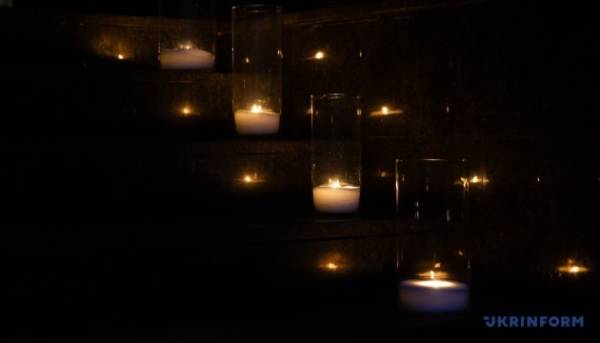 У середу по всій Україні з 16:00 до 21:00 застосовуватимуть графіки вимкнень електроенергії. 2