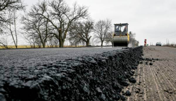 Кабмін надав три мільярди гривень з резерву на шляхові роботи. 2