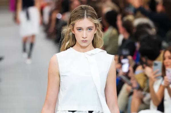 Ніколь Кідман привернула увагу на Тижні моди в Парижі завдяки еротичному образу її доньки Сандей Роуз 13