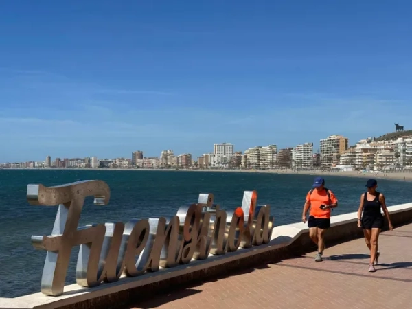 Таксист напав на пасажира за відрижку в машині 5 **ЗОБРАЖЕННЯ ЗАГАЛЬНОГО ВІДЕО З SOLARPIX.COM** **ПЛАТА ЗА ВИКОРИСТАННЯ ОНЛАЙН-СЛУЖБИ У ВЕЛИКОБРИТАНІЇ ЗА КОЖНЕ ЗОБРАЖЕННЯ: 1-ше 40,00 фунтів стерлінгів, 2-ге 20,00 фунтів стерлінгів, ВКЛЮЧАЮЧИ ВІДЕОЗНІМКИ. - БЕЗ ОБМЕЖЕННЯ ЦІНИ - ТАРИФИ ЗА ВІДЕО ЗА СТАНДАРТНИМИ ТАРИФАМИ** **ПОВНИЙ ТЕКСТ ВІД НАТАЛІЇ ПЕНЗА** -ТЕЛ.: +34 659 567 821** natypenza@gmail.com НОМЕР ВАКАНСІЇ: 23363 ASA/NPZ/ ДАТА: 01.03.2026 Підпис: Водія ТАКСІ заарештували на курорті Коста-Нью-Йорк за ймовірний напад на ірландського туриста за те, що той відригнув у його таксі. 65-річного потерпілого було доставлено до лікарні після отримання серйозних поранень голови та обличчя, коли його «вдарили кулаком об землю» під час жорстокого нападу у Фуенхіролі. Це фото: пляжне місто Фуенхірола **ОБОВ'ЯЗКОВО ВКАЗАТИ SOLARPIX.COM ЯК УМОВА ПУБЛІКАЦІЇ** **ПРАВА SOLARPIX - ПОШИРЕННЯ ПО ВСЬОМУ СВІТУ** **ТЕЛЕФОНУЙТЕ НАМ ЗА НОМЕРОМ: +34 609568865 ** електронна пошта: alert@solarpix.com