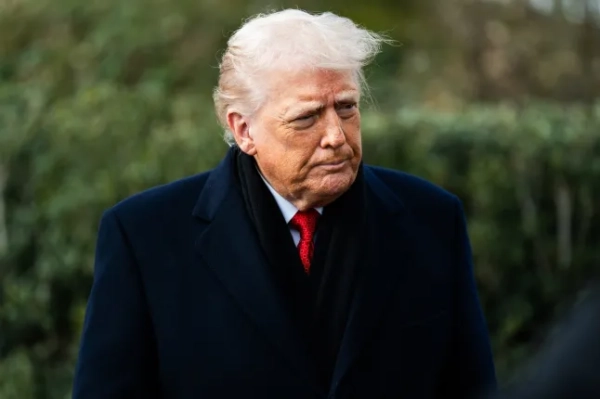 ВАШИНГТОН, ОКРУГ КОЛУМБІЯ, 16 січня: Президент США Дональд Трамп виступає перед пресою на південній галявині Білого дому у п'ятницю, 16 січня 2026 року. (Фото Деметріуса Фрімена/The Washington Post via Getty Images)