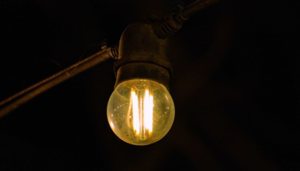 Для частини лівого берега Києва через атаку РФ запроваджені екстрені відключення світла