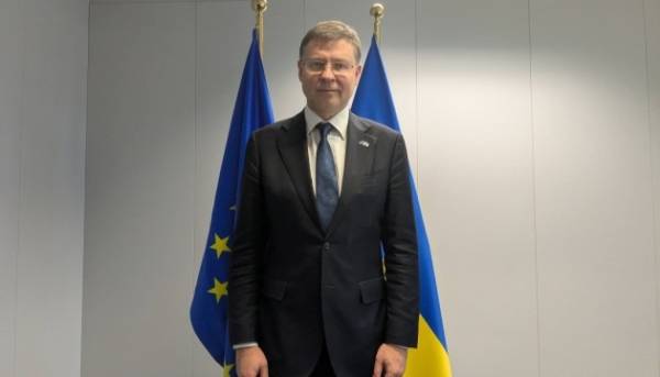 Не члени ЄС підтримали Україну з фінансуванням на перші шість місяців, – Домбровскіс 2