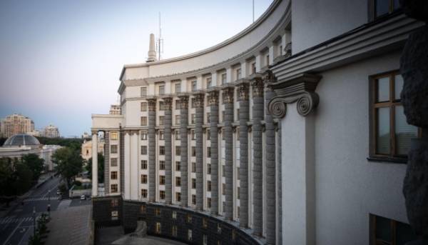 Держава відмінила вимоги до трьох держпідприємств щодо закупівлі електроенергії з-за кордону. 2