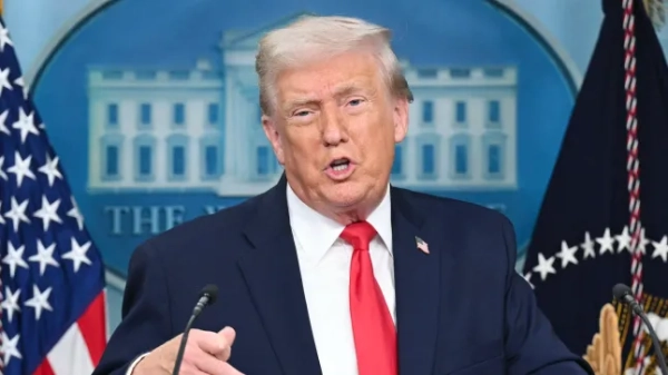 Президент США Дональд Трамп виступає під час брифінгу в кімнаті Брейді Білого дому у Вашингтоні, округ Колумбія, 20 січня 2026 року. (Фото SAUL LOEB / AFP via Getty Images)