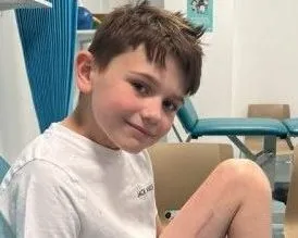 9-річний хлопчик став першим у Великій Британії, якому зробили новаторську операцію з подовження ніг 7